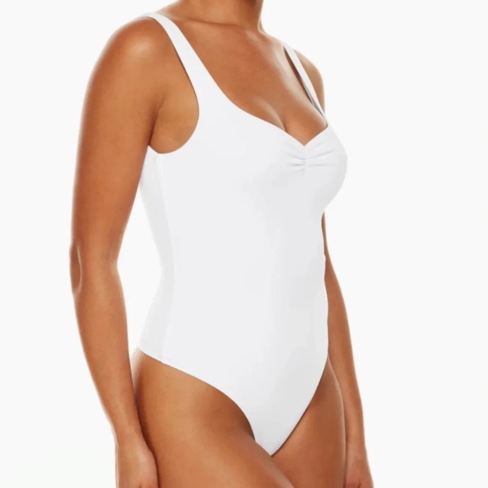 Aritzia babaton sweetheart gathered neckline bodysuit 21286